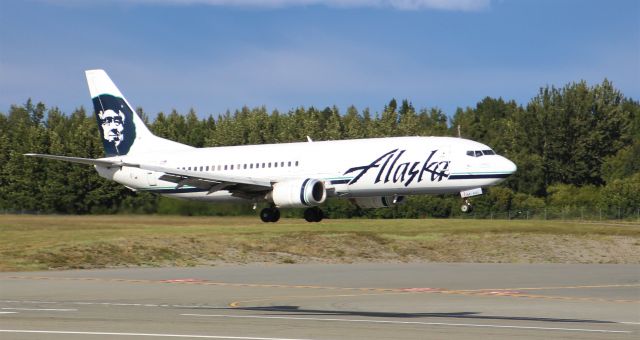 BOEING 737-400 (N764AS)