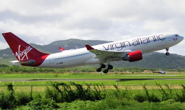 Airbus A330-200 (G-VMIK)