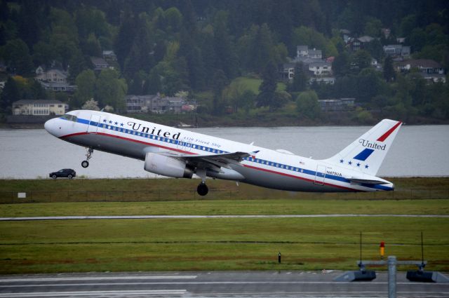 Airbus A320 (N475UA) - United's "Friendship" retro livery operating as UAL357 airborne off of 28R for Chicago O'Hare (KORD/ORD). I've waited years to see this retro livery and I was glad to finally get it!