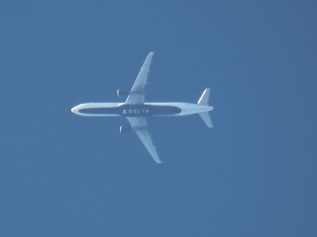 Airbus A321 (N327DN)