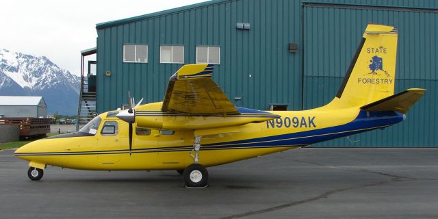 Aero Commander 500 (N909AK)