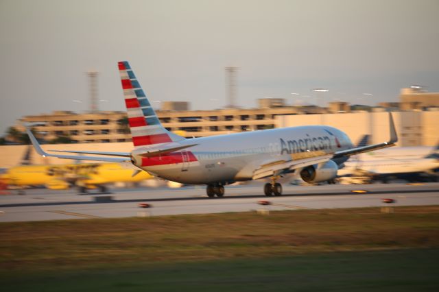 Boeing 737-800 (N352PS)
