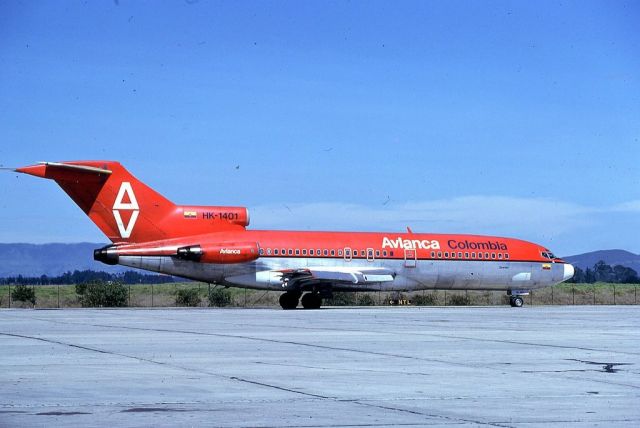 BOEING 727-200 (HK-1401) - scanned from postcard