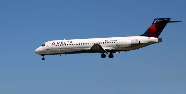 Boeing 717-200 (N978AT) - On final is this 2002 Delta Airlines Boeing 717-2BD in the Spring of 2021.