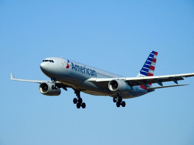 Airbus A330-200 (N291AY)