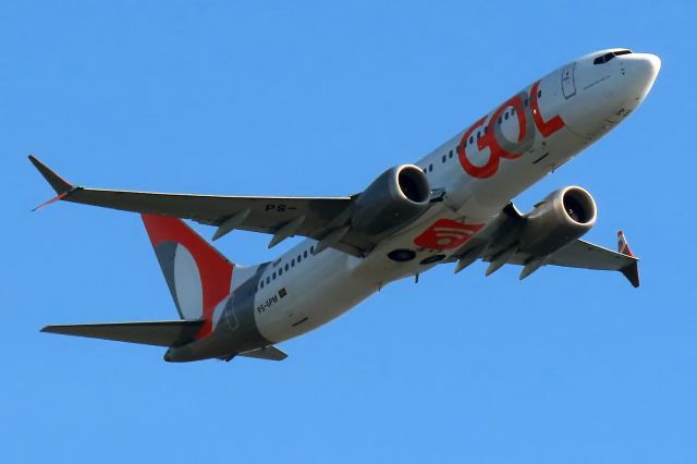 Boeing 737-700 (PS-GPM)