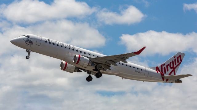 Embraer ERJ-190 (VH-ZPF)