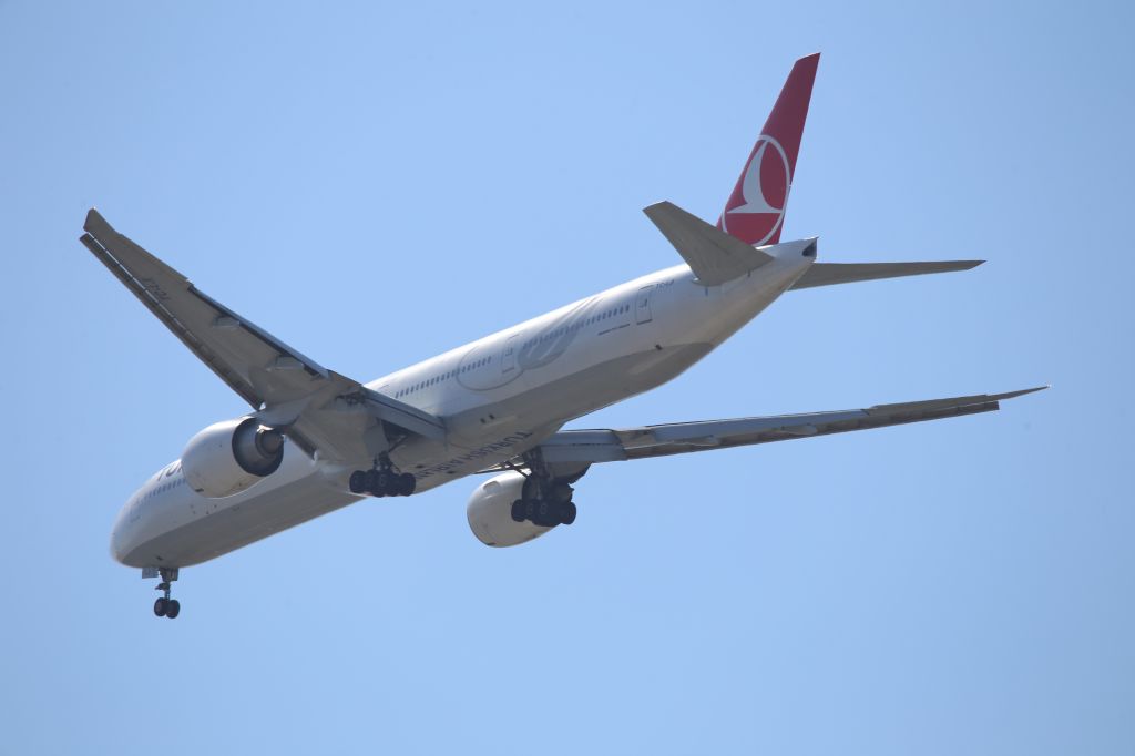 BOEING 777-300ER (TC-LJI)