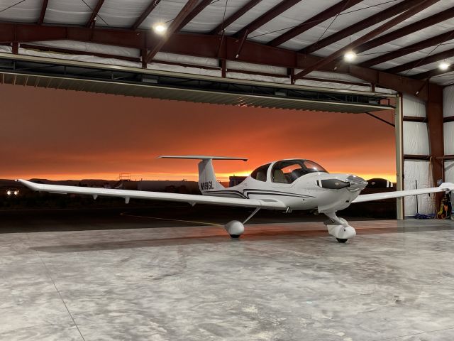 Diamond Star (N969GL) - At the hangar after a smoky evening flight.