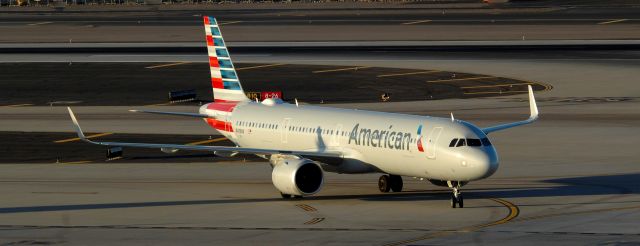 Airbus A321 (N418AN) - phoenix sky harbor international airport 11JAN21