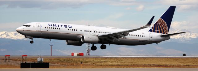 Boeing 737-900 (N61882) - Landing on 16L.