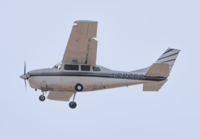 Cessna Centurion (N6889R)