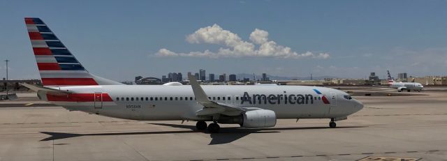 Boeing 737-700 (N958AN) - PHX barry m. goldwater terminal 4 taxiway india 12MAY19