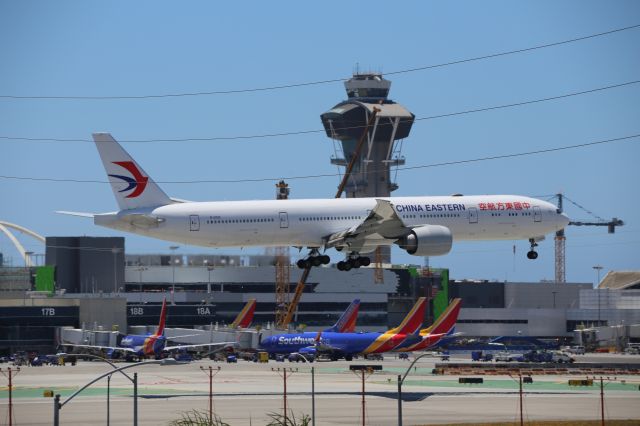 BOEING 777-300ER (B-2002)