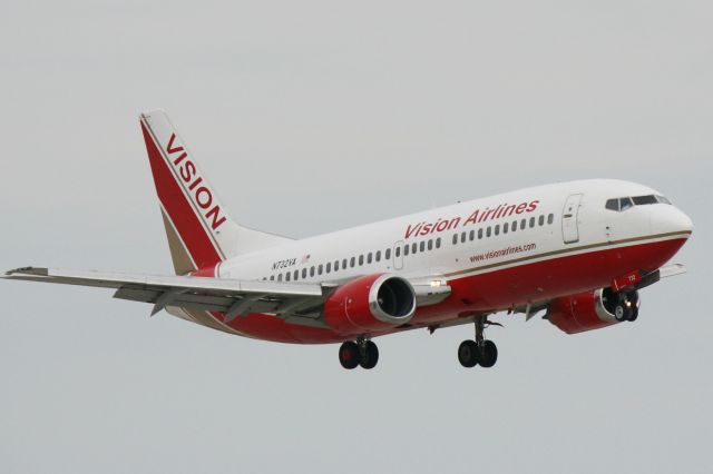 BOEING 737-300 (N732VA) - Vision Flight 701 (N732VA) arrives on Runway 32 at Sarasota-Bradenton International Airport following a flight from Gulfport-Biloxi International Airport