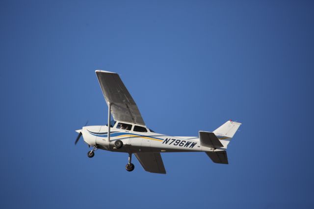 Cessna Skyhawk (N796WW)