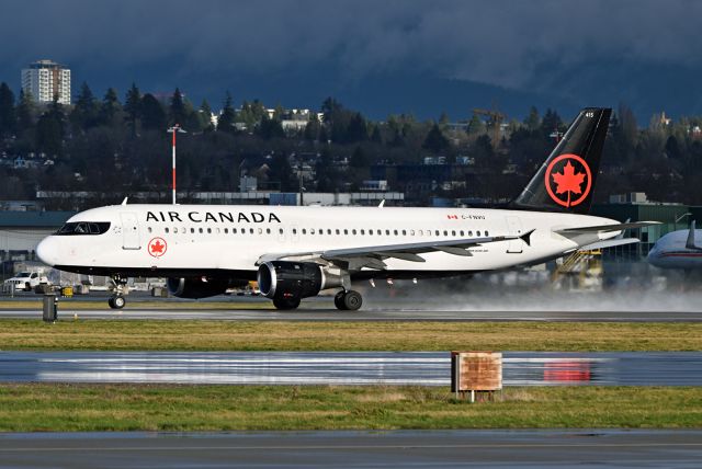 Airbus A320 (C-FNVU)