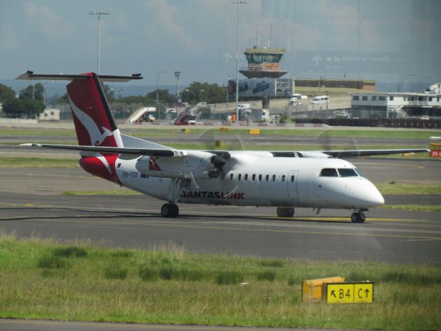— — - landing at yssy vh fvi