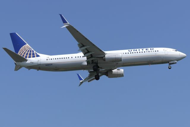 Boeing 737-900 (N38459)