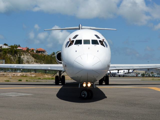 McDonnell Douglas MD-82 (PJ-MDE) - Cant get enough of these guys! I love St. Maarten!! :)