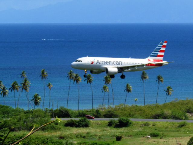 Airbus A319 (N710UW)