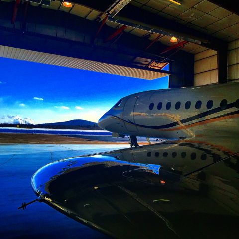 Dassault Falcon 900 (N583JF) - Dassault Falcon 900 (N583JF) in the hangar at Wausau after a flight from KSUS