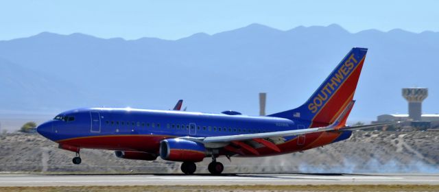 Boeing 737-700 (N211WN)