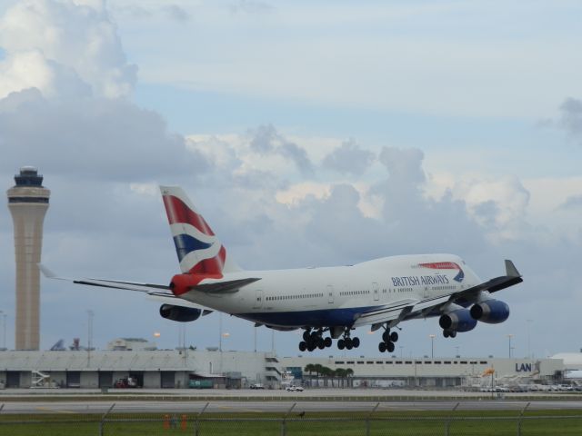 Boeing 747-400 (G-BNLV)