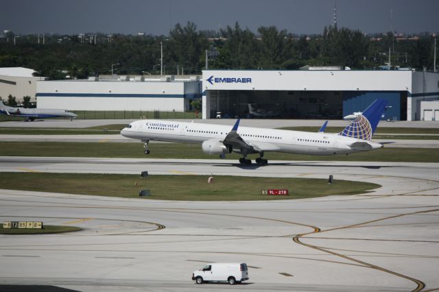 BOEING 757-300 (N73860)