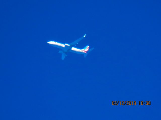 Boeing 737-800 (N934NN)