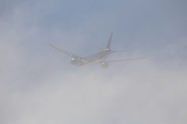 BOEING 777-300ER (B-18055)