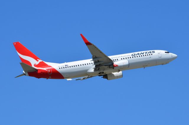 Boeing 737-800 (VH-VZB) - Getting airborne off runway 23 and heading off to another interstate destination. Thursday 6th March 2014.