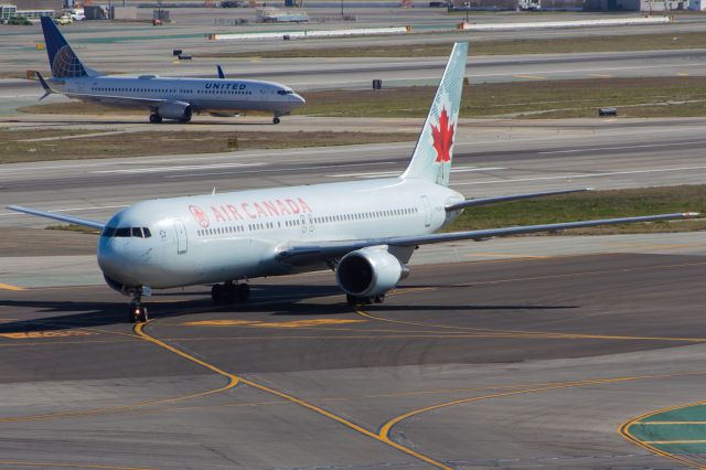 BOEING 767-300 (C-FCAB)