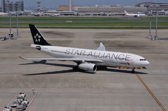 Airbus A330-200 (B-6093) - 2014/7/12