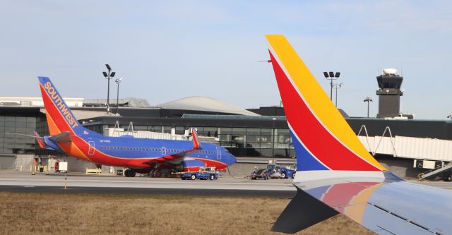 Boeing 737-700 (N7749B) - 12/7/21 SWA at B concourse