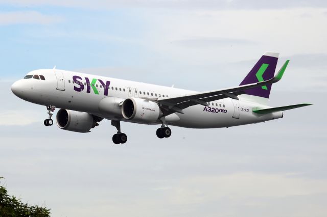Airbus A320 (CC-AZF)
