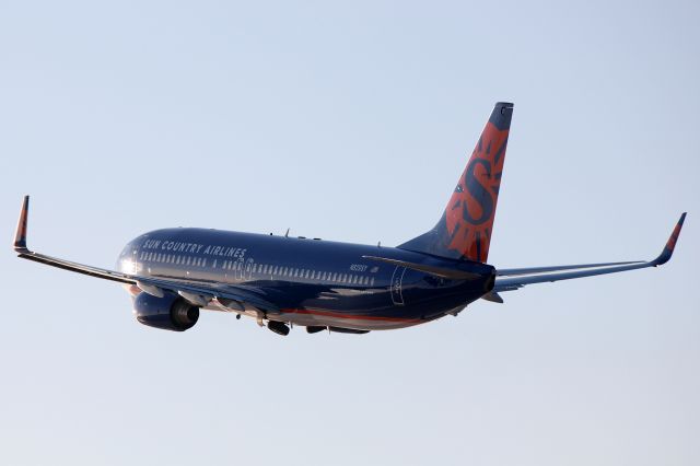 Boeing 737-800 (N829SY) - Finally, a little sun in Ohio. A Sun Country Boeing 737-800, N829SY, departing KTOL as SCX8251 on 16 Feb 2020.