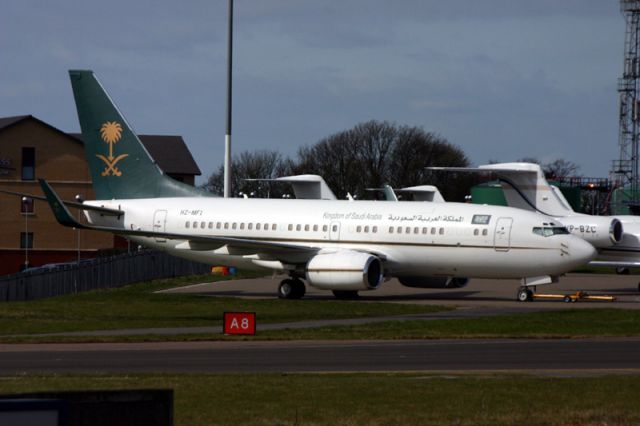 Boeing 737-700 (HZ-MF1)