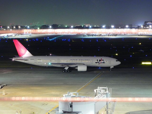 Boeing 777-200 (JA8978)