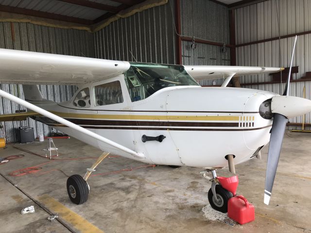 Cessna Skyhawk (N8392U)