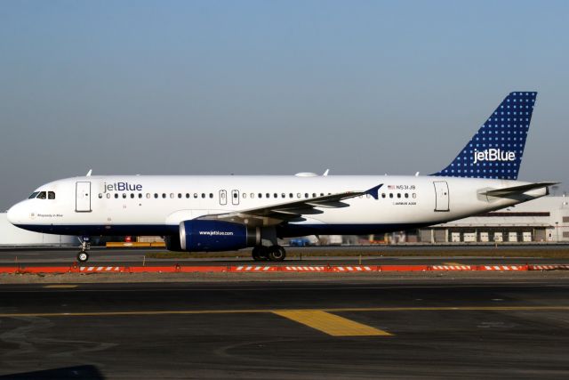 Airbus A320 (N531JB) - Seen here on 9-Oct-06.  Exported to Germany 30-Oct-06 where it became D-ANNF then N531JL back to JetBlue Airways.