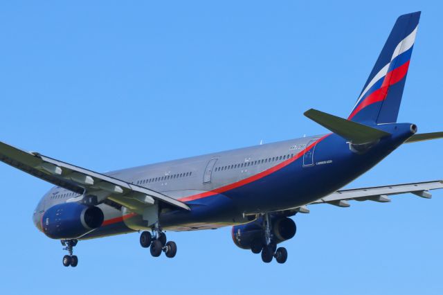 Airbus A330-300 (RA-73783)