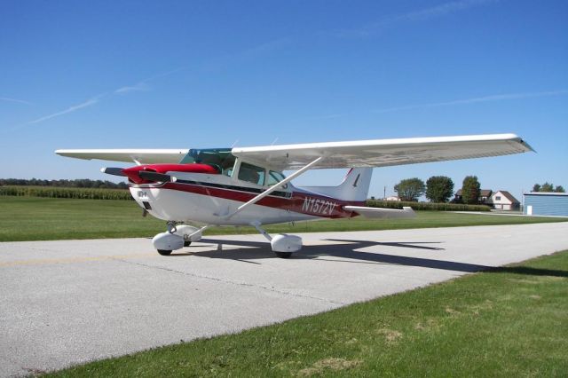 Cessna Skyhawk (N1572V)