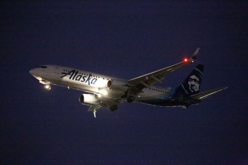 Boeing 737-900 (N464AS)