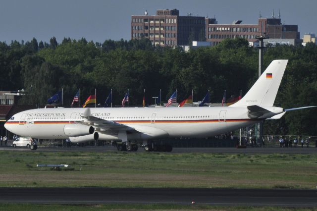 Airbus A340-300 (GAF1602)