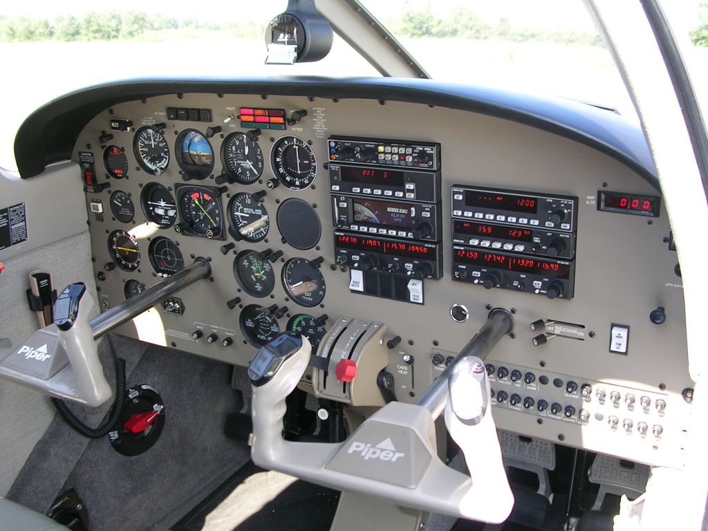 Piper Cherokee (N285JA) - Panel with all King Radio package KAP 140 autopilot and KCS 55 HSI