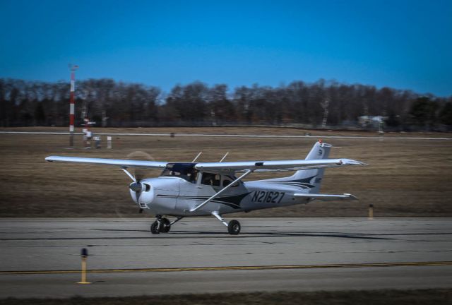 Cessna Skyhawk (N21627) - PEASE Tradeport NH