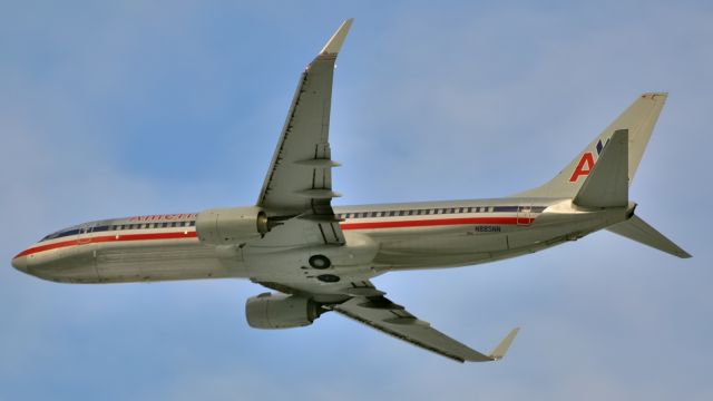 Boeing 737-800 (N885NN) - Taking off this cold morning from Rwy 24R to warmer DFW/KDFW. 