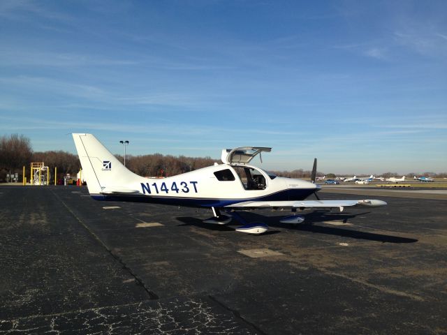 Cessna 350 (N1443T)