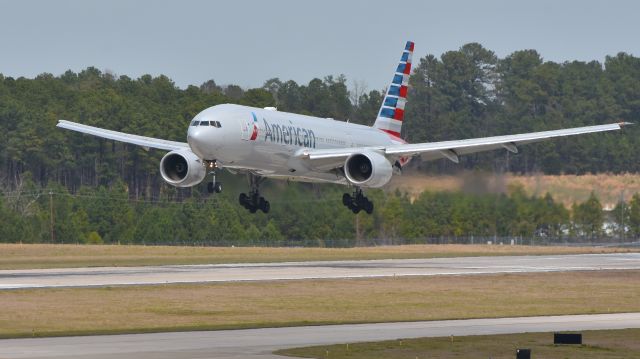 Boeing 777-200 (N768AA) - American Airlines Boeing 777-200 (N768AA) from EGLL arrives at KRDU Rwy 23R on 3/25/2017 at 1:51 pm.